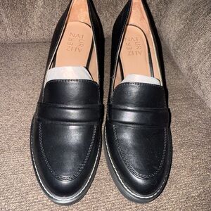 Naturalizer Black Smooth Loafers